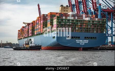 Containerschiff Containerschiff HMM im Hafen von Hamburg, Deutschland *** Containerschiff Containerschiff HMM im Hafen von Hamburg, Deutschland Copyright: XNikolaixKislichkox 6M6A3235 Stockfoto