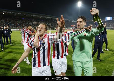 Tilburg, Niederlande. Mai 2024. TILBURG - 10-05-2024. Stadion Koning Willem II. Keuken Kampioen Divisie, KKD. Saison 2023-2024. Willem II - Telstar. Endpunktzahl 3:2. Mit dieser Punktzahl wird Willem II. Champion und stieg in die Premier Division auf. Willem II Spieler Jesse Bosch, Willem II Keeper Joshua Smits Credit: Pro Shots/Alamy Live News Stockfoto