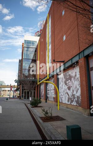 Das berühmte gelbe Fußballtor markiert den Eingang zum Senator John Heinz History Center, das sich im Herzen des lebhaften Strip District in Pitt befindet Stockfoto