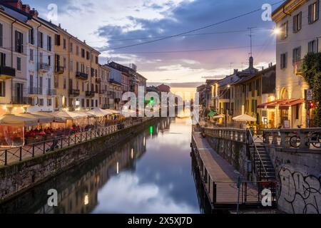 MAILAND, ITALIEN - 6. MÄRZ 2024: Die Navigli in der Abenddämmerung. Stockfoto