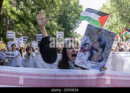 Madrid, Spanien. Mai 2024. Eine Frau singt während der Demonstration Slogans. In Madrid fand eine Demonstration zum Gedenken an das Datum der palästinensischen Al Nakba statt. Quelle: SOPA Images Limited/Alamy Live News Stockfoto