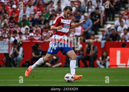 Granada, Spanien. Mai 2024. Ignasi Miquel von Granada CF während des Liga-Spiels zwischen Granada CF und Real Madrid CF im Nuevo Los Cármenes Stadion am 11. Mai 2024 in Granada, Spanien. (Foto: José M Baldomero/Pacific Press) Credit: Pacific Press Media Production Corp./Alamy Live News Stockfoto