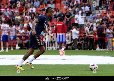 Granada, Granada, Spanien. Mai 2024. Der Militao von Real Madrid CF während des Liga-Spiels zwischen Granada CF und Real Madrid CF im Nuevo Los CÃrmenes Stadion am 11. Mai 2024 in Granada, Spanien. (Kreditbild: © José M Baldomero/Pacific Press via ZUMA Press Wire) NUR REDAKTIONELLE VERWENDUNG! Nicht für kommerzielle ZWECKE! Quelle: ZUMA Press, Inc./Alamy Live News Stockfoto