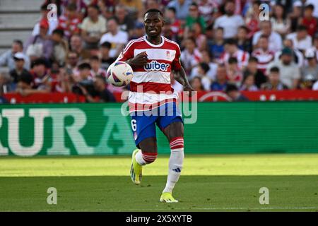 Granada, Granada, Spanien. Mai 2024. Martin Hongla von Granada CF während des Liga-Spiels zwischen Granada CF und Real Madrid CF im Nuevo Los CÃrmenes Stadion am 11. Mai 2024 in Granada, Spanien. (Kreditbild: © José M Baldomero/Pacific Press via ZUMA Press Wire) NUR REDAKTIONELLE VERWENDUNG! Nicht für kommerzielle ZWECKE! Quelle: ZUMA Press, Inc./Alamy Live News Stockfoto