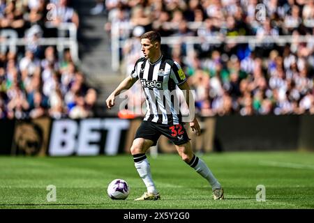 Newcastle upon Tyne, Großbritannien. Mai 2024. Elliot Anderson von Newcastle United während des Premier League-Fußballspiels zwischen Newcastle United und Brighton & Hove Albion im St James Park in Newcastle, England (Richard Callis/SPP). /Alamy Live News Stockfoto