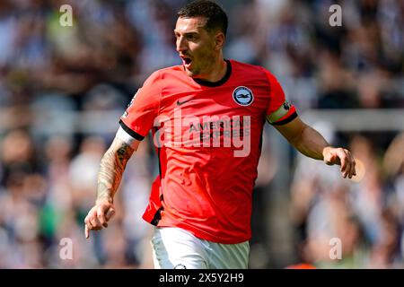 Newcastle upon Tyne, Großbritannien. Mai 2024. Lewis Dunk of Brighton in Aktion während des Premier League-Fußballspiels zwischen Newcastle United gegen Brighton & Hove Albion im St. James Park in Newcastle, England (Richard Callis/SPP). /Alamy Live News Stockfoto