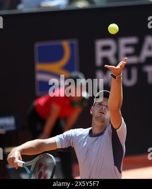 Rom, Italien. Mai 2024. Hubert Hurkacz aus Polen spielt im 2. Runde-Spiel der Männer gegen Rafael Nadal aus Spanien bei den Italian Open in Rom, Italien am 11. Mai 2024. Quelle: Li Jing/Xinhua/Alamy Live News Stockfoto