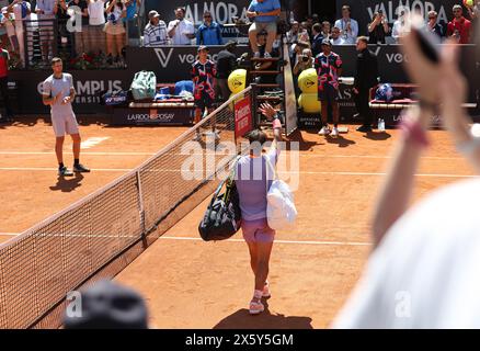 Rom, Italien. Mai 2024. Rafael Nadal (C) aus Spanien reagiert nach dem Spiel der 2. Runde der Männer gegen Hubert Hurkacz aus Polen bei den Italian Open in Rom, Italien, 11. Mai 2024. Quelle: Li Jing/Xinhua/Alamy Live News Stockfoto