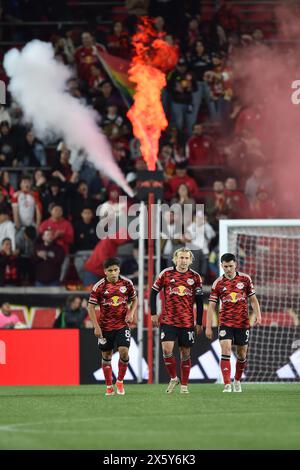 Harrison, New Jersey, USA. Mai 2024. New Yorke ARD Bull's feiern ihren Knast in der Red Bull Arena in Harrison New Jersey New York Red Bulls besiegen New England Revolution 4 zu 2 (Bild: © Brooks von Arx/ZUMA Press Wire) NUR REDAKTIONELLE VERWENDUNG! Nicht für kommerzielle ZWECKE! Quelle: ZUMA Press, Inc./Alamy Live News Stockfoto