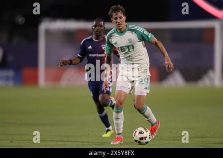 Frisco, Texas, USA. Mai 2024. GUILHERME BIRO (29) von Austin FC kontrolliert und treibt den Ball voran, als der Angreifer des FC Dallas KATLEGO NTSABELENG (16) am Samstag in Frisco, Texas, bei seinem MLS-Fußballspiel im Toyota Stadium antritt. (Kreditbild: © Brian McLean/ZUMA Press Wire) NUR REDAKTIONELLE VERWENDUNG! Nicht für kommerzielle ZWECKE! Quelle: ZUMA Press, Inc./Alamy Live News Stockfoto