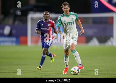 Frisco, Texas, USA. Mai 2024. GUILHERME BIRO (29) von Austin FC kontrolliert und treibt den Ball voran, als der Angreifer des FC Dallas KATLEGO NTSABELENG (16) am Samstag in Frisco, Texas, bei seinem MLS-Fußballspiel im Toyota Stadium antritt. (Kreditbild: © Brian McLean/ZUMA Press Wire) NUR REDAKTIONELLE VERWENDUNG! Nicht für kommerzielle ZWECKE! Quelle: ZUMA Press, Inc./Alamy Live News Stockfoto