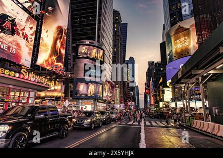 New York City, USA - 11. Juni 2023: Times Square im Zentrum von New york. ny City Street mit Plakatwand. broadway Street von new york city Stockfoto