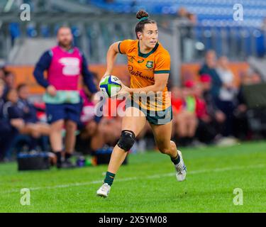 Sydney, Australien. Mai 2024. Maya Stewart aus Australien spielt mit dem Ball während des Spiels der Pacific Four Series 2024 zwischen den australischen Wallaroos und Kanada am 11. Mai 2024 im Allianz Stadium in Sydney, Australien Credit: IOIO IMAGES/Alamy Live News Stockfoto