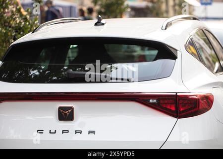 Lviv, Ukraine - 10. Mai 2024: Nahaufnahme des Cupra Car Stockfoto