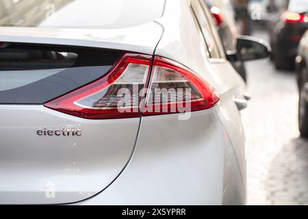 Lviv, Ukraine - 10. Mai 2024: Nahaufnahme von Hyundai IONIQ Electric Stockfoto