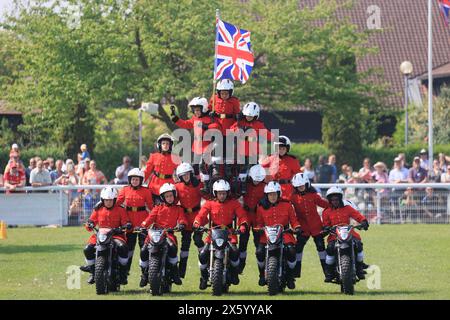 Newark, Nottinghamshire, Großbritannien. 11. Mai 2024 Mitglieder des Imps Motorradausstellungsteams melden sich 2024 bei der Show in Nottinghamshire County vor Stockfoto