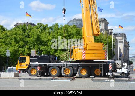 Berlin, Deutschland - 6. Mai 2024 - Beginn der Bauarbeiten für die Fanmeile der UEFA-Fußball-Europameisterschaft 2024 vor dem Brandenburger Tor. (Foto: Markku Rainer Peltonen) Stockfoto