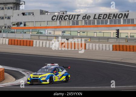 60 LOPEZ Olivier, FRA, Team CDRS, Cupra TCR TCR, Action während der 2. Runde des Championnat de France FFSA TC 2024, vom 10. Bis 12. Mai 2024 auf dem Circuit de Lédenon, in Lédenon, Frankreich - Foto Marc de Mattia/DPPI Credit: DPPI Media/Alamy Live News Stockfoto