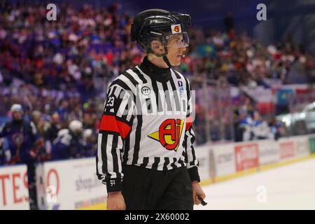 Ostrava, Tschechische Republik. Mai 2024. Schiedsrichter bei der IIHF Eishockey-Weltmeisterschaft 2024 zwischen Frankreich und Kasachstan in der Ostravar Arena Ostrava. Endergebnis; Frankreich 1:3 Kasachstan Credit: SOPA Images Limited/Alamy Live News Stockfoto