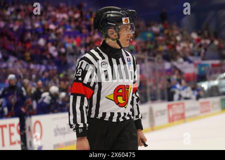 Ostrava, Tschechische Republik. Mai 2024. Schiedsrichter bei der IIHF Eishockey-Weltmeisterschaft 2024 zwischen Frankreich und Kasachstan in der Ostravar Arena Ostrava. Endergebnis; Frankreich 1:3 Kasachstan (Foto: Grzegorz Wajda/SOPA Images/SIPA USA) Credit: SIPA USA/Alamy Live News Stockfoto