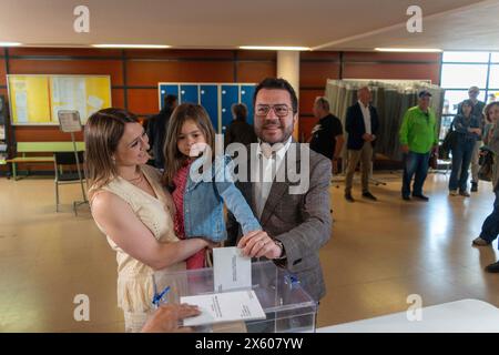 Pineda De Mar, Spanien. Mai 2024. El candidato a la reelecci-n por ERC, Pere Aragons, vota en su colegio electoral en Pineda de Mar. Der Kandidat für die Wiederwahl aus dem ERC, Pere Aragons, stimmt in seinem Wahllokal in Pineda de Mar. Auf dem Bild: pere aragones News Politics -pineda de mar, Barcelona, Spanien sonntag, 12. Mai 2024 (Foto: Eric Renom/LaPresse) Credit: LaPresse/Alamy Live News Stockfoto