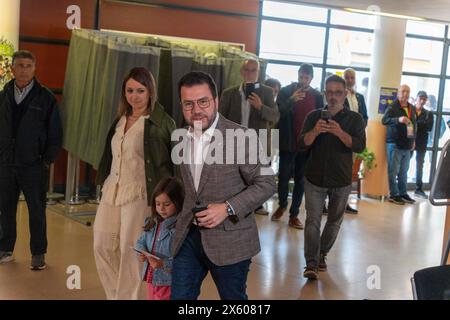 Pineda De Mar, Spanien. Mai 2024. El candidato a la reelecci-n por ERC, Pere Aragons, vota en su colegio electoral en Pineda de Mar. Der Kandidat für die Wiederwahl aus dem ERC, Pere Aragons, stimmt in seinem Wahllokal in Pineda de Mar. Auf dem Bild: pere aragones News Politics -pineda de mar, Barcelona, Spanien sonntag, 12. Mai 2024 (Foto: Eric Renom/LaPresse) Credit: LaPresse/Alamy Live News Stockfoto