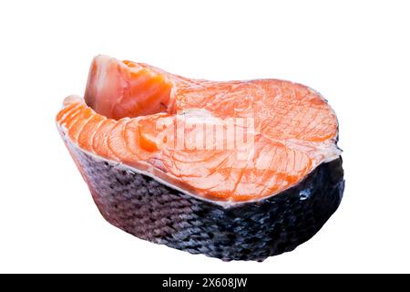 Frisches Lachssteak auf weißem Hintergrund. Lachs Red Fish Steak. Großer Haufen Forellensteak. Große Stücke rohen Lachs. Stockfoto