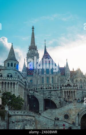 Blick auf die alte Fischerbastei in Budapest bei Sonnenuntergang. Ungarn. Stockfoto