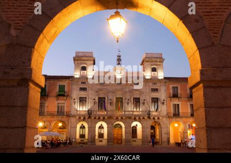 Mercado Chico, Quadrat, Nacht. Avila, Spanien. Stockfoto