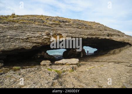 Panoramablick auf die Cueva de la Ojerada in Ajo Stockfoto