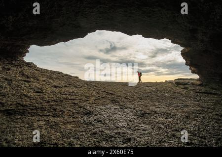 Panoramablick auf die Cueva de la Ojerada in Ajo Stockfoto