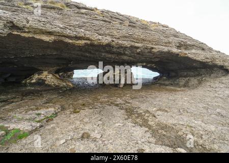 Panoramablick auf die Cueva de la Ojerada in Ajo Stockfoto