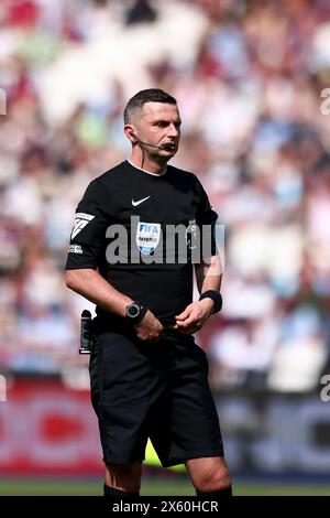 London Stadium, Stratford am Samstag, 11. Mai 2024. Match-Schiedsrichter Michael Oliver während des Premier League-Spiels zwischen West Ham United und Luton Town im London Stadium, Stratford am Samstag, den 11. Mai 2024. (Foto: Tom West | MI News) Credit: MI News & Sport /Alamy Live News Stockfoto