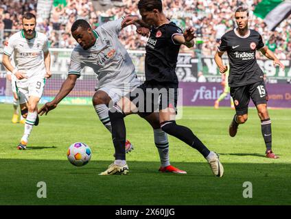 Sport, Fußball, Bundesliga, 2023/2024, Borussia Mönchengladbach vs. SG Eintracht Frankfurt 1-1, Stadion Borussia Park, Spielort, f.l.t.r. Franck Honorat (MG), Alassane Plea (MG), Robin Koch (SGE), Ellyes Skhiri (SGE), DFL-VORSCHRIFTEN VERBIETEN JEDE VERWENDUNG VON FOTOS ALS BILDSEQUENZEN UND/ODER QUASI-VIDEO Stockfoto