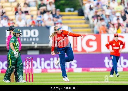 Sophie Ecclestone Bowling für England während der Vitality T20 International Series zwischen England und Pakistan Stockfoto