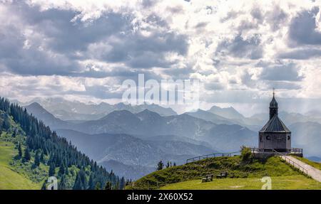 Panorama der Kapelle am Wallberg, Tegernsee, Alpen, Berge, Bayern, Deutschland, Europa Stockfoto