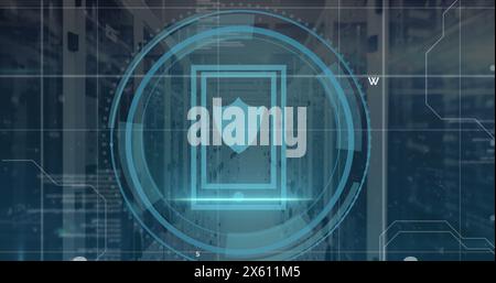 Abbildung: Schildsymbol und Datenverarbeitung über Computerservern Stockfoto