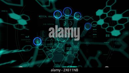 Bild des dna-Strangs und der Datenverarbeitung über biometrischem Handabdruck Stockfoto