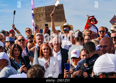 Cassis, Frankreich. Mai 2024. © Sylvain Rostaing/Le Pictorium/MAXPPP - Cassis 12/05/2024 Sylvain Rostaing/Le Pictorium - 12/05/2024 - Frankreich/Provence-Alpes-Cote d'Azur/Cassis - Renaud Muselier Präsident de la Region PACA. La flamme Olympique Ankunft dans le Port de Cassis. mai 2024. - Valeurs ACtuelles out, no jdd, jdd out, RUSSIA OUT, NO RUSSIA OUT #norussia/12/05/2024 - France/Provence-Alpes-Cote d'Azur/Cassis - Renaud Muselier Präsident der Region PACA. Die olympische Flamme trifft im Hafen von Cassis ein. Mai 2024. Quelle: MAXPPP/Alamy Live News Stockfoto