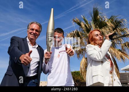 Cassis, Frankreich. Mai 2024. Sylvain Rostaing/Le Pictorium - Olympische Fackelrelais in Cassis und Port Miou - 12/05/2024 - Frankreich/Provence-Alpes-Cote d'Azur/Cassis - Renaud Muselier Präsident der Region PACA. Die olympische Flamme trifft im Hafen von Cassis ein. Mai 2024. Quelle: LE PICTORIUM/Alamy Live News Stockfoto