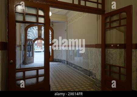 Budapest, Nagymezö utca 8, Wohnhaus, Architekt Gyula Fodor, 1912 // Budapest, Nagymezö utca 8, Apartmentgebäude des Architekten Gyula Fodor, 1912 Stockfoto