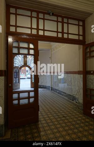 Budapest, Nagymezö utca 8, Wohnhaus, Architekt Gyula Fodor, 1912 // Budapest, Nagymezö utca 8, Apartmentgebäude des Architekten Gyula Fodor, 1912 Stockfoto