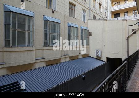 Budapest, Nagymezö utca 8, Wohnhaus, Architekt Gyula Fodor, 1912 // Budapest, Nagymezö utca 8, Apartmentgebäude des Architekten Gyula Fodor, 1912 Stockfoto