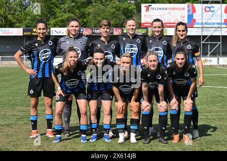 Team von Club YLA mit Rania Boutiebi (11) von Club YLA Torhüter Jorijn Covent (87) von Club YLA Isabelle Iliano (18) von Club YLA Caitlin Lievens (21) von Club YLA Sterre Gielen (14) von Club YLA YLA Sejde Abrahamsson (2) vom Club YLA Down from L to R Lyndsey Van Belle (99) vom Club YLA Angel Kerkhove (13) von Club YLA Fleur Pauwels (17) von Club YLA Celien Guns (10) von Club YLA Febe Vanhaecke (3) von Club YLA, das während eines Frauenfußballspiels zwischen Club Brugge Dames YLA und KRC Genk Ladies auf dem abgebildet ist 8. Spieltag im Play-off 1 der Saison 2023 - 2024 der Belgia Stockfoto