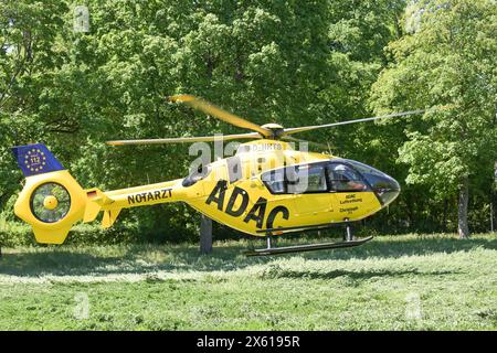 Berlin, Deutschland 12. Mai 2024: Einsatz des ADAC-Rettungshubschraubers Christoph 31 in Berlin: Der Helikopter hebt ab *** Berlin 12. Mai 2024 Einsatz des ADAC-Rettungshubschraubers Christoph 31 in Berlin der Hubschrauber startet Copyright: XFotostandx/xReuhlx Stockfoto