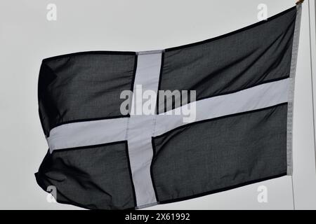 Die Flagge des kornischen Volkes Port Isaac Cornwall England großbritannien. Stockfoto