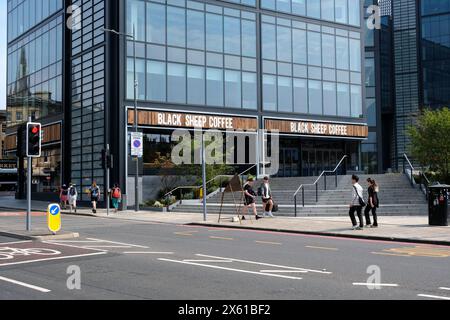 Edinburgh, Schottland, Großbritannien. Mai 2024. Black Sheep Coffee kündigt am 14. Mai ein Eröffnungstermin für einen neuen Standort in der Innenstadt an, der Haymarket GAP-Neubau Haymarket Square. Teil einer großen Expansion für die Marke, die 90 Filialen in ganz Großbritannien eröffnet hat, von denen allein 40 im Jahr 2023 eröffnet wurden. Quelle: Craig Brown/Alamy Live News Stockfoto