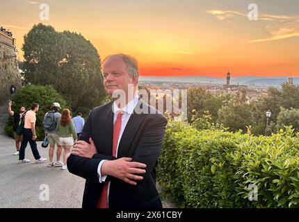 Florenz, Italien. Mai 2024. Eike Schmidt, Kunsthistorikerin aus Deutschland, ehemaliger Museumsdirektor der Uffizien (2015–2023) und Mittelrechtskandidat für das Amt des Bürgermeisters in Florenz, am 11. Mai 2024 in Florenz. Quelle: Christoph Sator/dpa/Alamy Live News Stockfoto