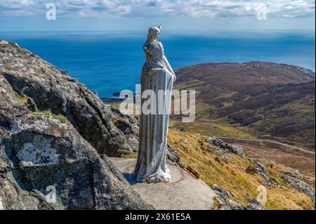 Unsere Lieben Frau vom Meer, auch bekannt als Madonna und Chips Statue auf dem Heaval oberhalb von Castlebay auf der Äußeren hebridischen Insel Barra Stockfoto