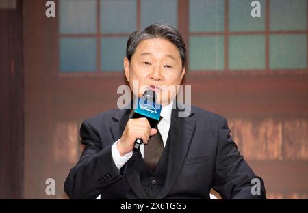 Joo Jin-Mo, 8. Mai 2024: Schauspieler Joo Jin-Mo nimmt an einer Pressekonferenz der Disney-Originalserie Uncle Samsik in Seoul Teil. Das kommende Drama erzählt die Geschichte des Nachkriegs-Korea in den 1960er Jahren, wo der ultimative Traum darin besteht, Korea zu einem Industrieland zu machen, in dem die Menschen täglich drei richtige Mahlzeiten einnehmen können. Die Serie wird mit ihren ersten fünf Folgen am 15. Mai Premiere haben. Quelle: Lee Jae-won/AFLO/Alamy Live News Stockfoto